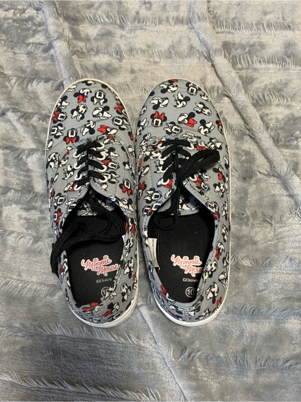 [191] Disney Minnie Mouse Gray Canvas Sneakers with Black Laces and Red Bows